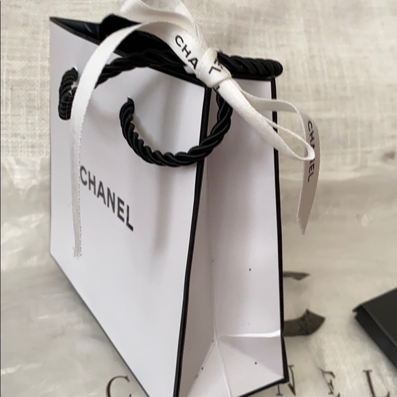 Cute Chanel charm - Picture 8 of 13